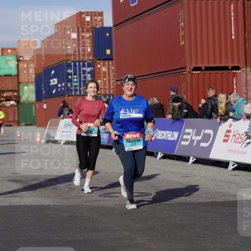 03.10.2025 - Köhlbrandbrückenlauf Michael Burmester http://msf.ph/oto/9023908 03.10.2025 10:26:24 Ziel 1209, 1744, 1949, 2050, 2614, 2925, 3113 meine-sportfotos.de