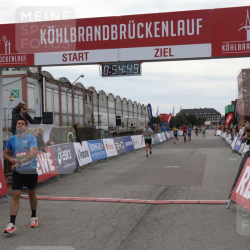 03.10.2025 - Köhlbrandbrückenlauf Julia Fischer http://msf.ph/oto/9023912 03.10.2025 15:54:50 Ziel 7026, 7068, 7809, 8872 meine-sportfotos.de