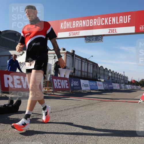03.10.2025 - Köhlbrandbrückenlauf Luisa Fischer http://msf.ph/oto/9023913 03.10.2025 12:49:18 Ziel 6514 meine-sportfotos.de