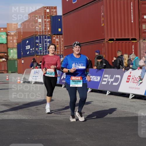 03.10.2025 - Köhlbrandbrückenlauf Michael Burmester http://msf.ph/oto/9023914 03.10.2025 10:26:24 Ziel 1209, 1744, 1949, 2050, 2614, 2925, 3113 meine-sportfotos.de