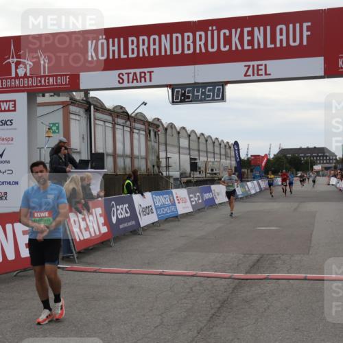 03.10.2025 - Köhlbrandbrückenlauf Julia Fischer http://msf.ph/oto/9023917 03.10.2025 15:54:50 Ziel 7026, 7068, 7809, 8872 meine-sportfotos.de