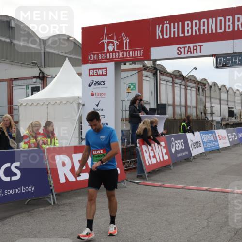03.10.2025 - Köhlbrandbrückenlauf Julia Fischer http://msf.ph/oto/9023920 03.10.2025 15:54:51 Ziel 7026, 7068, 7809, 8872, 9481 meine-sportfotos.de