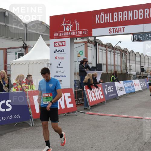 03.10.2025 - Köhlbrandbrückenlauf Julia Fischer http://msf.ph/oto/9023925 03.10.2025 15:54:51 Ziel 7026, 7068, 7809, 8872, 9481 meine-sportfotos.de