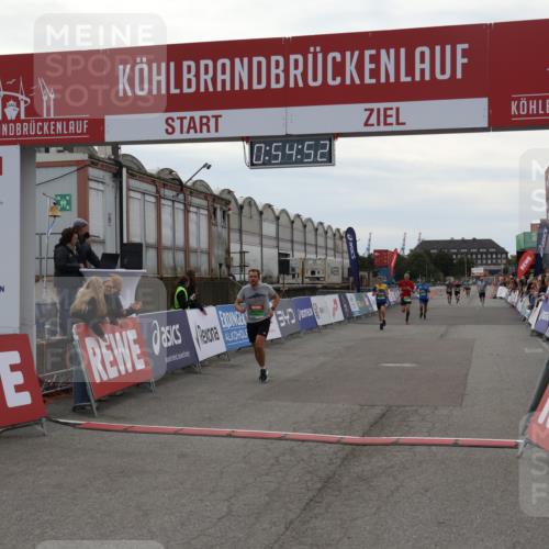 03.10.2025 - Köhlbrandbrückenlauf Julia Fischer http://msf.ph/oto/9023933 03.10.2025 15:54:52 Ziel 7026, 7068, 7809, 8872, 9481 meine-sportfotos.de