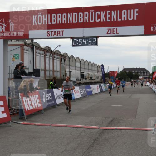 03.10.2025 - Köhlbrandbrückenlauf Julia Fischer http://msf.ph/oto/9023936 03.10.2025 15:54:52 Ziel 7026, 7068, 7809, 8872, 9481 meine-sportfotos.de