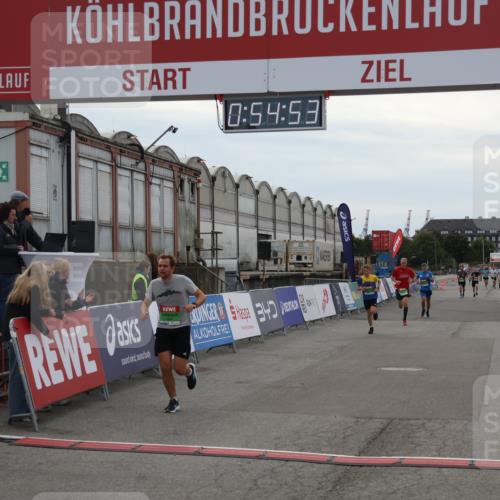 03.10.2025 - Köhlbrandbrückenlauf Julia Fischer http://msf.ph/oto/9023940 03.10.2025 15:54:53 Ziel 7068, 7809, 8872, 9481, 9590 meine-sportfotos.de