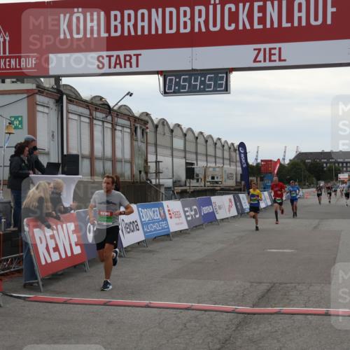 03.10.2025 - Köhlbrandbrückenlauf Julia Fischer http://msf.ph/oto/9023943 03.10.2025 15:54:53 Ziel 7068, 7809, 8872, 9481, 9590 meine-sportfotos.de