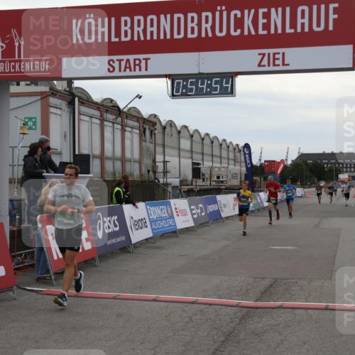 03.10.2025 - Köhlbrandbrückenlauf Julia Fischer http://msf.ph/oto/9023955 03.10.2025 15:54:54 Ziel 7068, 7809, 8872, 9481, 9590 meine-sportfotos.de