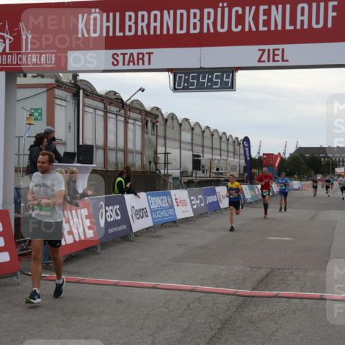 03.10.2025 - Köhlbrandbrückenlauf Julia Fischer http://msf.ph/oto/9023960 03.10.2025 15:54:54 Ziel 7068, 7809, 8872, 9481, 9590 meine-sportfotos.de