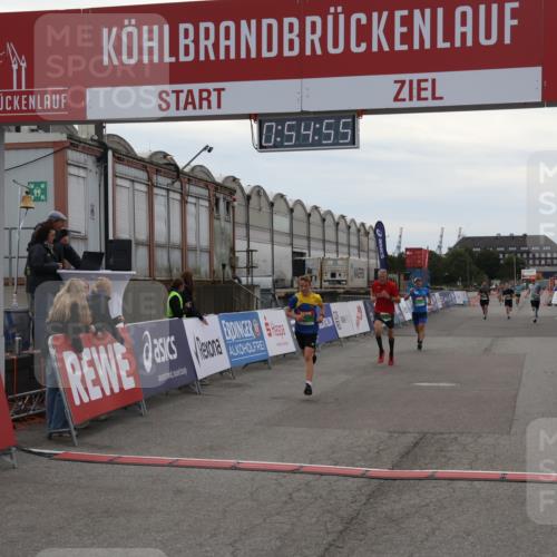 03.10.2025 - Köhlbrandbrückenlauf Julia Fischer http://msf.ph/oto/9023968 03.10.2025 15:54:55 Ziel 7068, 7809, 8872, 9481, 9590 meine-sportfotos.de
