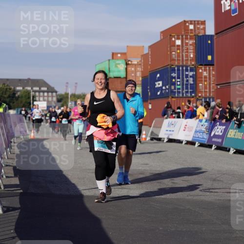 03.10.2025 - Köhlbrandbrückenlauf Michael Burmester http://msf.ph/oto/9023970 03.10.2025 10:26:28 Ziel 1209, 1436, 1744, 2004, 2005, 2050, 2219, 2574, 2925, 3113 meine-sportfotos.de