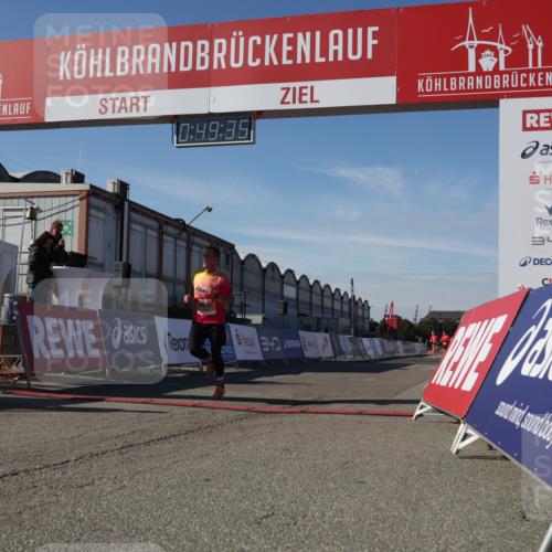 03.10.2025 - Köhlbrandbrückenlauf Luisa Fischer http://msf.ph/oto/9023971 03.10.2025 12:49:34 Ziel 6482 meine-sportfotos.de