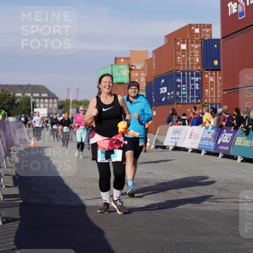 03.10.2025 - Köhlbrandbrückenlauf Michael Burmester http://msf.ph/oto/9023980 03.10.2025 10:26:28 Ziel 1209, 1436, 1744, 2004, 2005, 2050, 2219, 2574, 2925, 3113 meine-sportfotos.de