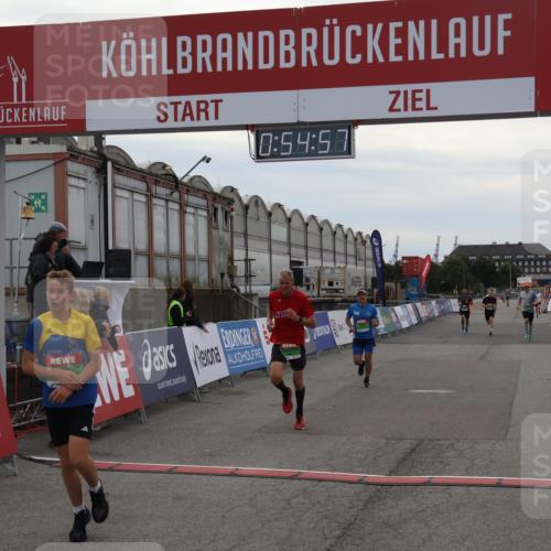 03.10.2025 - Köhlbrandbrückenlauf Julia Fischer http://msf.ph/oto/9023984 03.10.2025 15:54:57 Ziel 7010, 7068, 7597, 7809, 8872, 9481, 9590 meine-sportfotos.de