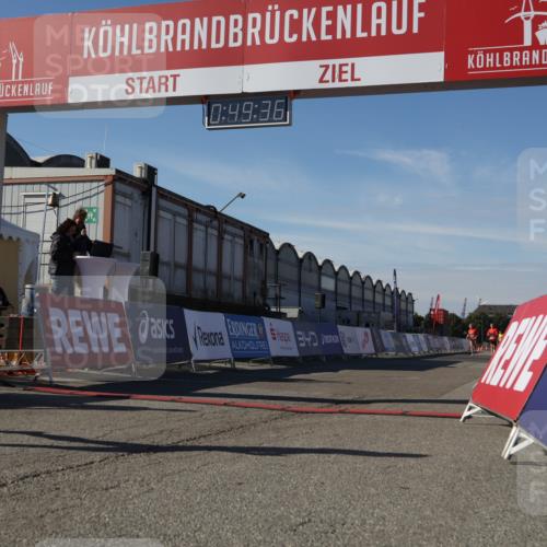 03.10.2025 - Köhlbrandbrückenlauf Luisa Fischer http://msf.ph/oto/9023988 03.10.2025 12:49:35 Ziel 6482 meine-sportfotos.de