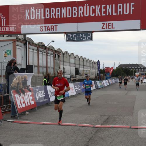 03.10.2025 - Köhlbrandbrückenlauf Julia Fischer http://msf.ph/oto/9023993 03.10.2025 15:54:58 Ziel 7010, 7068, 7597, 7809, 8872, 9481, 9590 meine-sportfotos.de