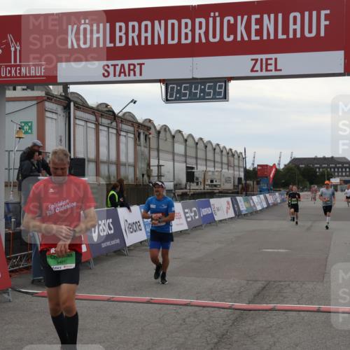 03.10.2025 - Köhlbrandbrückenlauf Julia Fischer http://msf.ph/oto/9024016 03.10.2025 15:54:59 Ziel 7010, 7597, 7809, 8872, 9481, 9590, 9594 meine-sportfotos.de