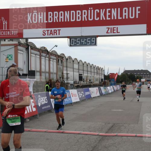 03.10.2025 - Köhlbrandbrückenlauf Julia Fischer http://msf.ph/oto/9024020 03.10.2025 15:55:00 Ziel 7010, 7597, 7809, 8872, 9481, 9590, 9594 meine-sportfotos.de