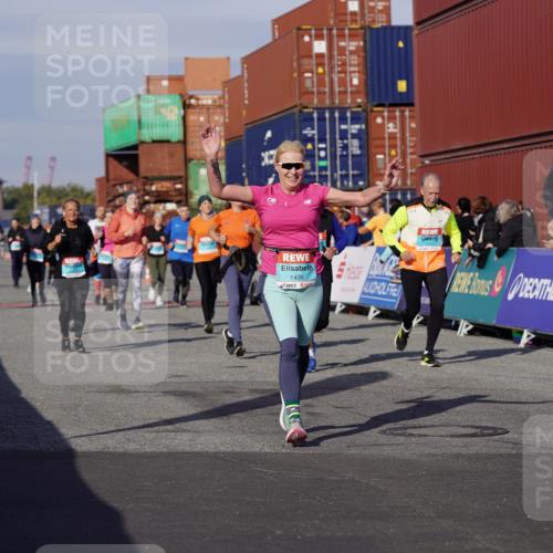 03.10.2025 - Köhlbrandbrückenlauf Michael Burmester http://msf.ph/oto/9024028 03.10.2025 10:26:33 Ziel 1425, 1436, 1509, 1744, 1756, 1996, 2004, 2005, 2050, 2219, 2551, 2574, 3163, 3787 meine-sportfotos.de
