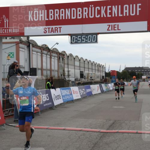 03.10.2025 - Köhlbrandbrückenlauf Julia Fischer http://msf.ph/oto/9024034 03.10.2025 15:55:01 Ziel 7010, 7597, 7809, 8872, 9481, 9590, 9594 meine-sportfotos.de