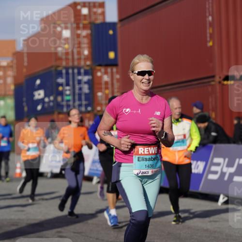 03.10.2025 - Köhlbrandbrückenlauf Michael Burmester http://msf.ph/oto/9024042 03.10.2025 10:26:34 Ziel 1425, 1436, 1509, 1756, 1840, 1996, 2004, 2005, 2050, 2219, 2259, 2551, 2574, 2952, 3105, 3110, 3163, 3787 meine-sportfotos.de