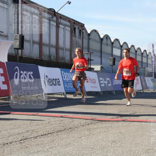 03.10.2025 - Köhlbrandbrückenlauf Luisa Fischer http://msf.ph/oto/9024050 03.10.2025 12:49:43 Ziel 5687, 5688, 6253, 6482 meine-sportfotos.de