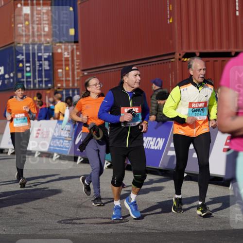 03.10.2025 - Köhlbrandbrückenlauf Michael Burmester http://msf.ph/oto/9024055 03.10.2025 10:26:35 Ziel 1425, 1436, 1509, 1756, 1840, 1996, 2004, 2005, 2050, 2219, 2259, 2551, 2574, 2952, 3105, 3110, 3163, 3787 meine-sportfotos.de