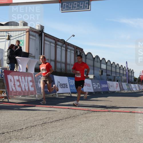 03.10.2025 - Köhlbrandbrückenlauf Luisa Fischer http://msf.ph/oto/9024064 03.10.2025 12:49:44 Ziel 5687, 5688, 6253, 6482 meine-sportfotos.de