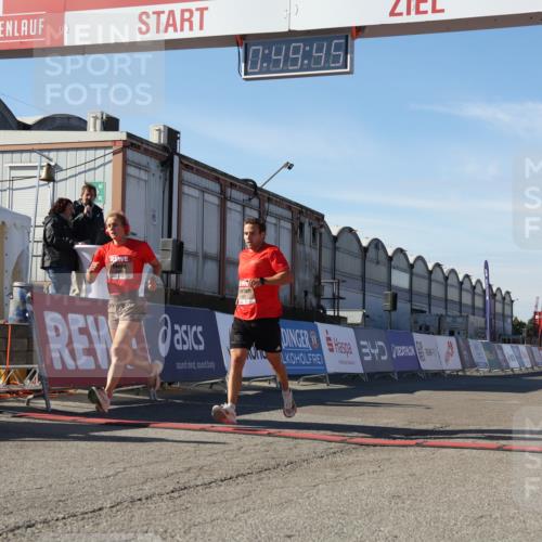 03.10.2025 - Köhlbrandbrückenlauf Luisa Fischer http://msf.ph/oto/9024067 03.10.2025 12:49:44 Ziel 5687, 5688, 6253, 6482 meine-sportfotos.de