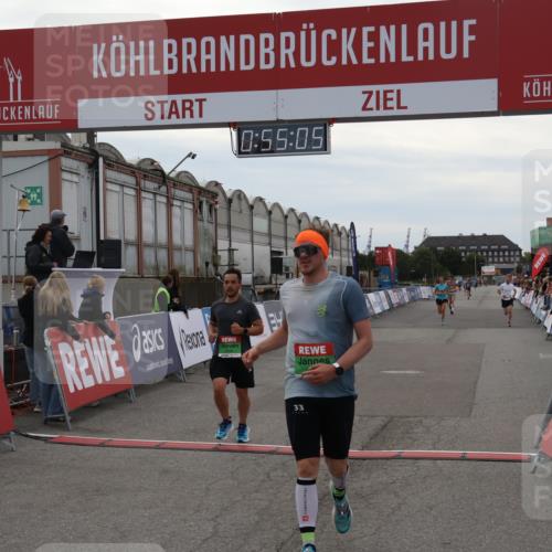 03.10.2025 - Köhlbrandbrückenlauf Julia Fischer http://msf.ph/oto/9024078 03.10.2025 15:55:05 Ziel 7010, 7040, 7597, 7898, 8872, 9481, 9590, 9594 meine-sportfotos.de
