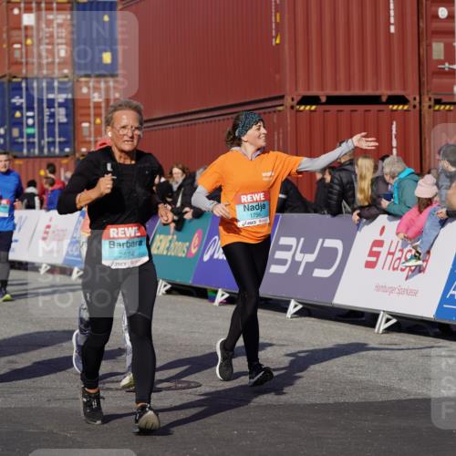 03.10.2025 - Köhlbrandbrückenlauf Michael Burmester http://msf.ph/oto/9024079 03.10.2025 10:26:37 Ziel 1425, 1436, 1509, 1756, 1840, 1996, 2004, 2005, 2219, 2259, 2551, 2574, 2952, 3105, 3110, 3163, 3787 meine-sportfotos.de