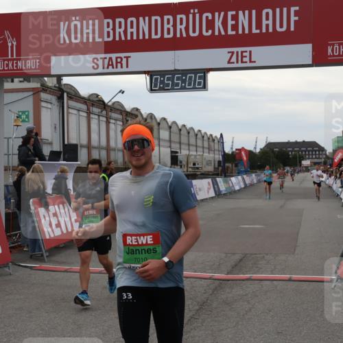 03.10.2025 - Köhlbrandbrückenlauf Julia Fischer http://msf.ph/oto/9024090 03.10.2025 15:55:06 Ziel 7010, 7040, 7597, 7898, 8872, 9481, 9590, 9594 meine-sportfotos.de