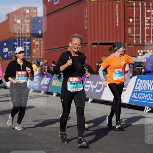 03.10.2025 - Köhlbrandbrückenlauf Michael Burmester http://msf.ph/oto/9024091 03.10.2025 10:26:38 Ziel 1425, 1509, 1756, 1840, 1996, 2004, 2005, 2133, 2219, 2259, 2551, 2574, 2952, 3105, 3110, 3163, 3602, 3787 meine-sportfotos.de