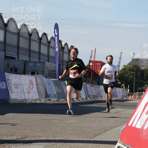 03.10.2025 - Köhlbrandbrückenlauf Luisa Fischer http://msf.ph/oto/9024108 03.10.2025 12:50:04 Ziel 4035, 6086 meine-sportfotos.de