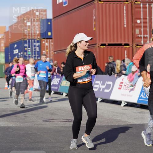 03.10.2025 - Köhlbrandbrückenlauf Michael Burmester http://msf.ph/oto/9024115 03.10.2025 10:26:39 Ziel 1425, 1509, 1756, 1840, 1996, 2004, 2005, 2133, 2219, 2259, 2551, 2574, 2952, 3105, 3110, 3163, 3602, 3787 meine-sportfotos.de