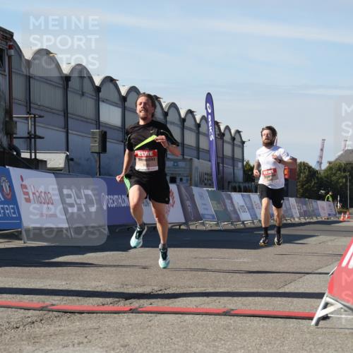 03.10.2025 - Köhlbrandbrückenlauf Luisa Fischer http://msf.ph/oto/9024120 03.10.2025 12:50:05 Ziel 4035, 6086 meine-sportfotos.de