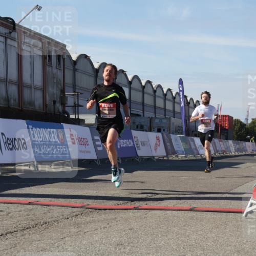 03.10.2025 - Köhlbrandbrückenlauf Luisa Fischer http://msf.ph/oto/9024125 03.10.2025 12:50:05 Ziel 4035, 6086 meine-sportfotos.de