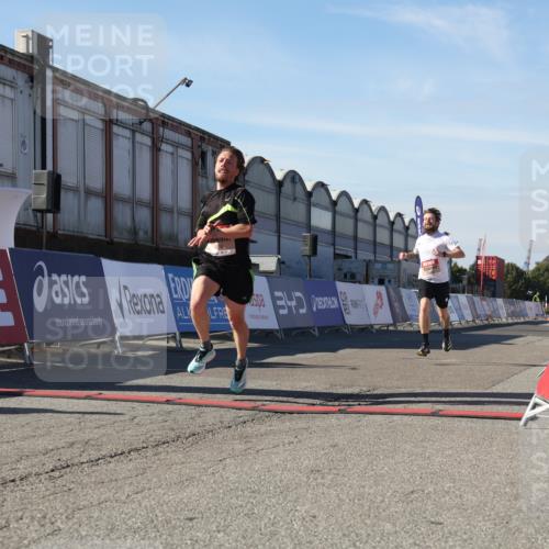 03.10.2025 - Köhlbrandbrückenlauf Luisa Fischer http://msf.ph/oto/9024133 03.10.2025 12:50:05 Ziel 4035, 6086 meine-sportfotos.de