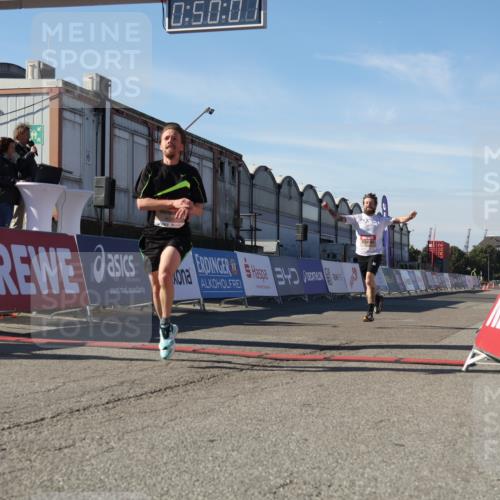 03.10.2025 - Köhlbrandbrückenlauf Luisa Fischer http://msf.ph/oto/9024137 03.10.2025 12:50:06 Ziel 4035, 6086 meine-sportfotos.de