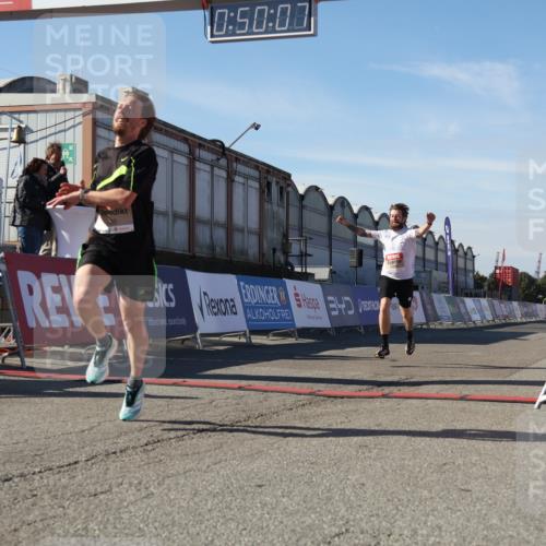 03.10.2025 - Köhlbrandbrückenlauf Luisa Fischer http://msf.ph/oto/9024140 03.10.2025 12:50:06 Ziel 4035, 6086 meine-sportfotos.de