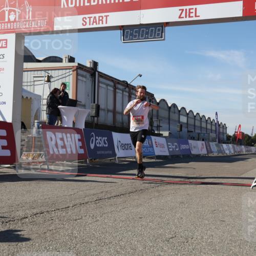 03.10.2025 - Köhlbrandbrückenlauf Luisa Fischer http://msf.ph/oto/9024150 03.10.2025 12:50:07 Ziel 4035, 6086 meine-sportfotos.de