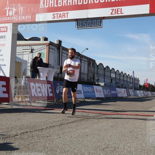 03.10.2025 - Köhlbrandbrückenlauf Luisa Fischer http://msf.ph/oto/9024152 03.10.2025 12:50:07 Ziel 4035, 6086 meine-sportfotos.de