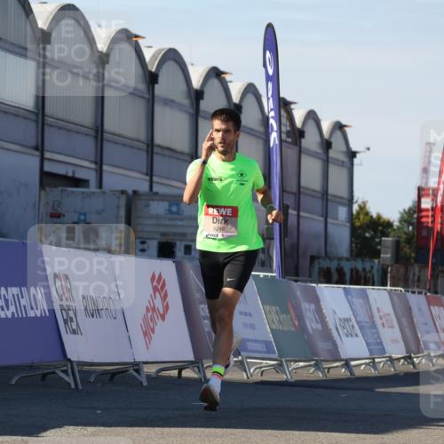 03.10.2025 - Köhlbrandbrückenlauf Luisa Fischer http://msf.ph/oto/9024167 03.10.2025 12:50:35 Ziel 6248 meine-sportfotos.de