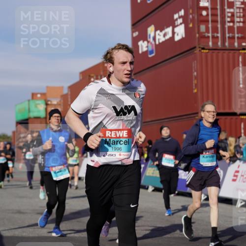 03.10.2025 - Köhlbrandbrückenlauf Michael Burmester http://msf.ph/oto/9024181 03.10.2025 10:26:43 Ziel 1509, 1726, 1727, 1840, 1935, 1996, 2133, 2259, 2405, 2586, 2655, 2952, 3044, 3105, 3110, 3163, 3241, 3242, 3602 meine-sportfotos.de