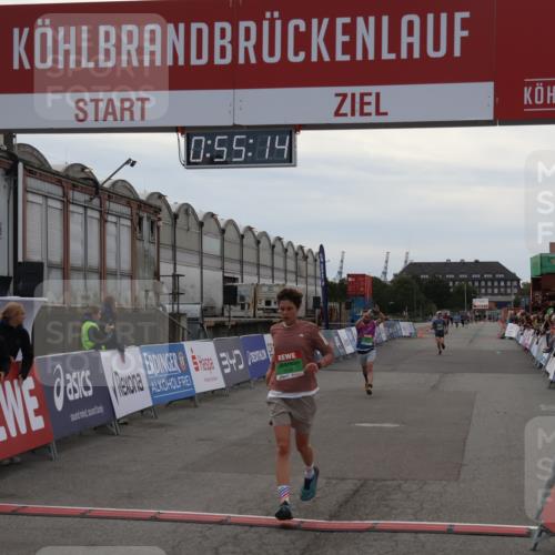 03.10.2025 - Köhlbrandbrückenlauf Julia Fischer http://msf.ph/oto/9024184 03.10.2025 15:55:14 Ziel 7040, 7053, 7100, 7898, 9594 meine-sportfotos.de