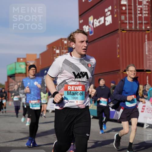 03.10.2025 - Köhlbrandbrückenlauf Michael Burmester http://msf.ph/oto/9024186 03.10.2025 10:26:43 Ziel 1509, 1726, 1727, 1840, 1935, 1996, 2133, 2259, 2405, 2586, 2655, 2952, 3044, 3105, 3110, 3163, 3241, 3242, 3602 meine-sportfotos.de