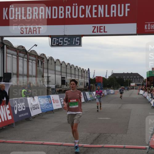 03.10.2025 - Köhlbrandbrückenlauf Julia Fischer http://msf.ph/oto/9024188 03.10.2025 15:55:15 Ziel 7040, 7053, 7100, 7898, 9594 meine-sportfotos.de