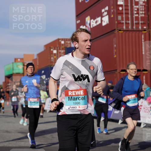 03.10.2025 - Köhlbrandbrückenlauf Michael Burmester http://msf.ph/oto/9024192 03.10.2025 10:26:43 Ziel 1509, 1726, 1727, 1840, 1935, 1996, 2133, 2259, 2405, 2586, 2655, 2952, 3044, 3105, 3110, 3163, 3241, 3242, 3602 meine-sportfotos.de