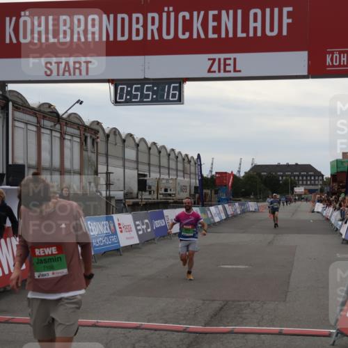 03.10.2025 - Köhlbrandbrückenlauf Julia Fischer http://msf.ph/oto/9024206 03.10.2025 15:55:17 Ziel 7040, 7053, 7100, 7197, 7898 meine-sportfotos.de