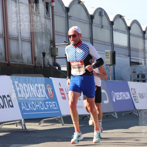 03.10.2025 - Köhlbrandbrückenlauf Luisa Fischer http://msf.ph/oto/9024260 03.10.2025 12:50:55 Ziel 4072, 6216, 6552 meine-sportfotos.de